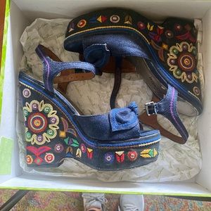 Sam Eldeman Embroidered Wedges (womens 8)